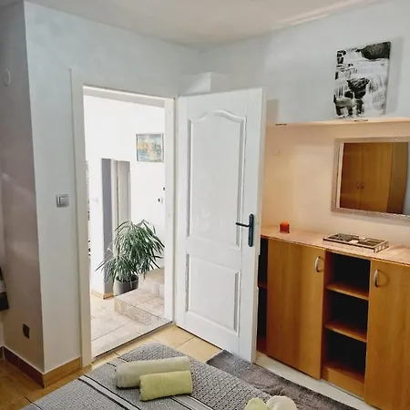 Ana Lozica With Terrace Apartament